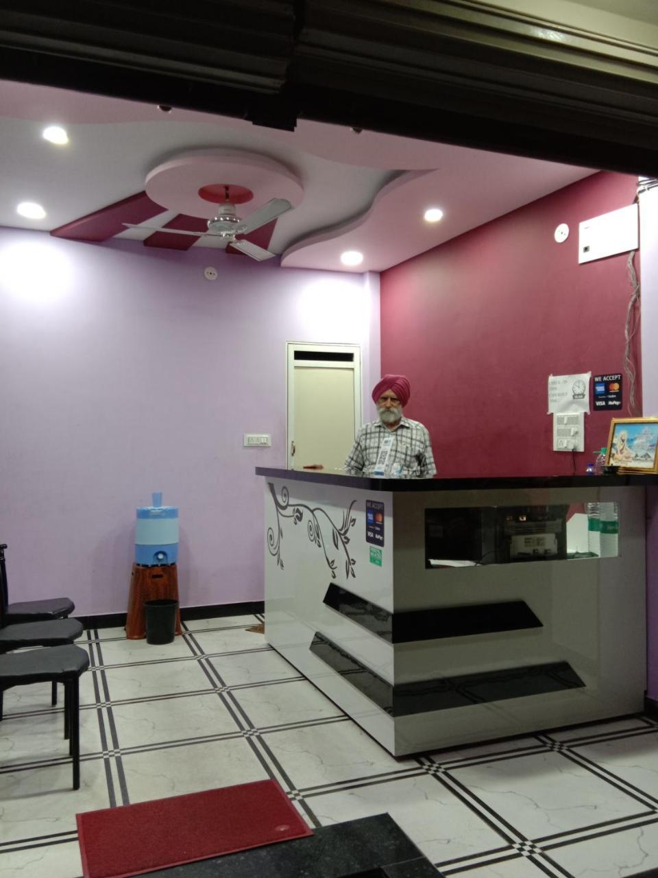 Shanti Guest House 우자인 외부 사진