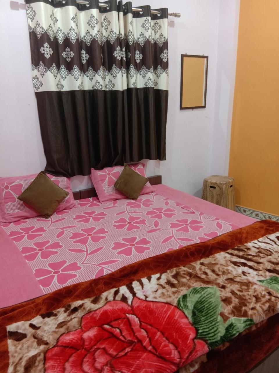 Shanti Guest House 우자인 외부 사진